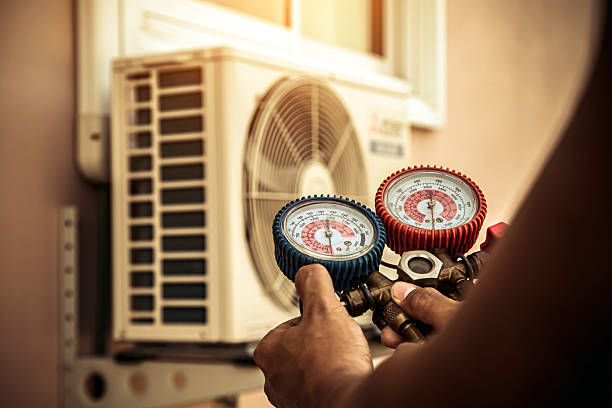 Professional Hvac technician working in Lafayette, AL